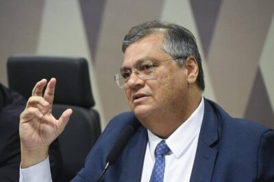 Dino endurece regra do teto salarial e proíbe novos “penduricalhos” no serviço público