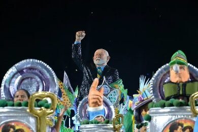 ACADÊMICOS DE NITERÓI É REBAIXADA APÓS DESFILE SOBRE LULA NO CARNAVAL DO RIO