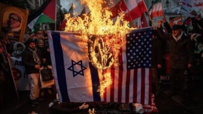 Quem manda no Irã após a morte do aiatolá Ali Khamenei?