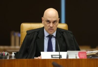Em alvará de Domiciliar de Bolsonaro, Moraes reforça veto a celular e autoriza fisioterapia