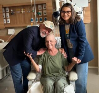 Lula e Janja visitam Roseana Sarney que trava luta contra o câncer