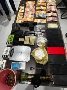 Polícia Civil cumpre mandado de busca e apreensão em investigação de homicídio e prende suspeito em Santa Inês