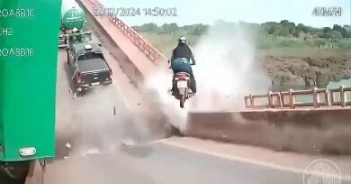 VÍDEO mostra desabamento de ponte que deixou 14 mortos