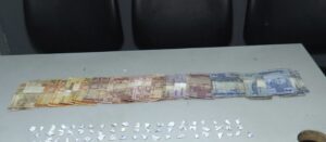 Batalhão de Choque apreende drogas e conduz suspeito no bairro Fé em Deus