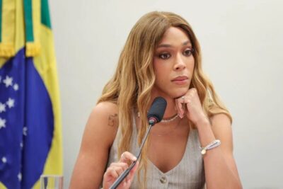 ONG processa Erika Hilton após chamar opositores de “imbeCIS” e “esgoto da sociedade”