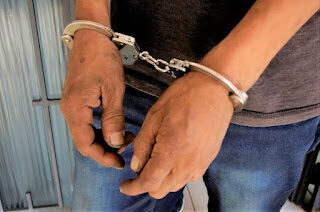 Homem é preso por perseguir, ameaçar e rondar casa da ex-companheira