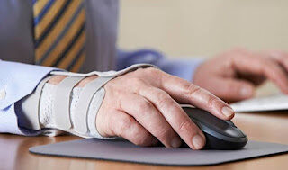 Geração de políticos TikTok despreza a linguagem escrita e “vive” de filmetes