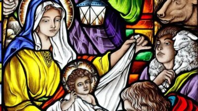 Em que dia Jesus nasceu segundo os evangelhos e como se convencionou a data de 25 de dezembro?