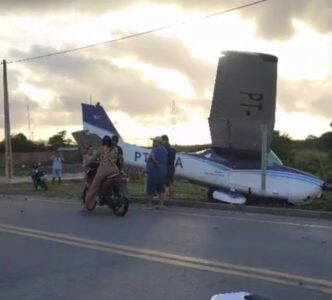 Avião de pequeno porte faz pouso forçado e piloto sai ileso em Barreirinhas