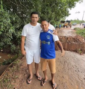 Prefeito de Apicum-Açu Jadeco, acompanha início da construção de ponte no povoado Caruaru