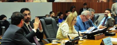 Iracema Vale parabeniza servidores por qualificação profissional por meio de convênio Ela destaco