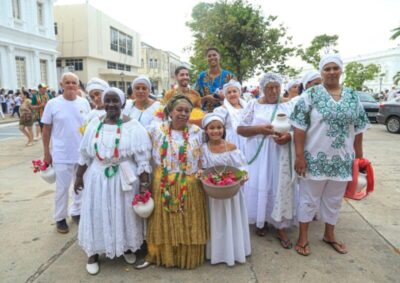 Banho de Axé reúne 130 grupos de terreiros e de capoeira em cortejo pelas ruas do Centro de São Luís