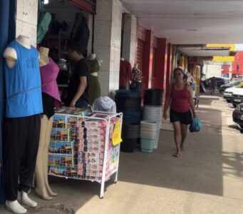 Feriado do comércio no carnaval não vale no bairro do João Paulo onde lojas abrem e consumidores agradecem