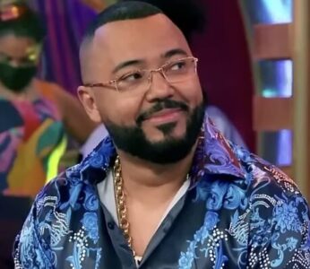 Ainda tem folia na Ilha: Dudu Nobre é atração do Circuito Madre de Deus nesta Quarta-Feira de Cinzas