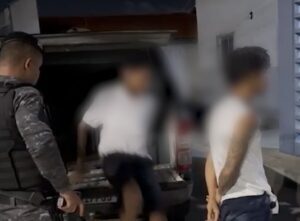 Dupla é presa por suspeita de tráfico de drogas no Residencial Terra Livre
