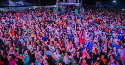 MARACAÇUMÉ: Prefeitura encerra festividades de 31 anos com o show gospel com a cantora Sarah Farias