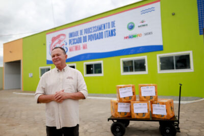 Brando inaugura fábrica de beneficiamento de pescados em Matinha