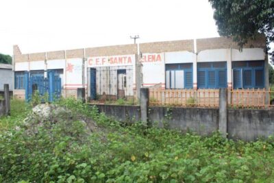 Santa Helena – Obra de reforma da escola do povoado Mangabeira está abandonada pelo governo Zezildo a mais de um ano, alunos estudam em residência improvisada