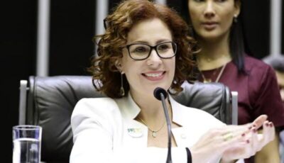 Câmara mantém mandato de Carla Zambelli após votação que frustra pedidos de cassação