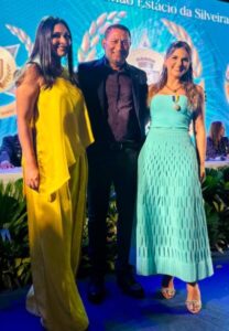 Vereador Marquinhos entrega Medalha Simão Estácio da Silveira a Clara Castro Gomes e Thay Evangelista