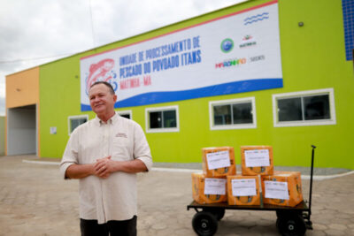 Brandão inaugura fábrica de beneficiamento de Pescados em Matinha