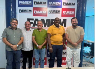 PENALVA VIVE UMA SITUAÇÃO INACREDITÁVEL: EX-PREFEITO RONILDO ASSUME PAPEL QUE NÃO É MAIS SEU E PARTICIPA DE REUNIÃO COMO SE FOSSE O CHEFE DO EXECUTIVO