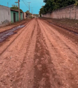 Prefeito de Mirinzal Deyvison do Posto, acompanha avanço das obras na Rua Senador José Patrício