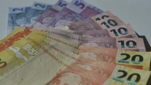 Novo salário mínimo de R$ 1.621 entra em vigor