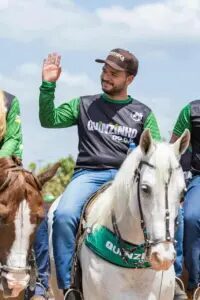 Quinzinho do Gás participa da 3ª cavalgada o Pirrola em Peri Mirim