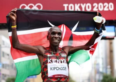 Bicampeão olímpico Eliud Kipchoge confirma participação em maratona no Brasil