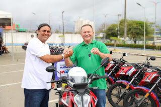 Brandão inicia entrega de motos e kits de trabalho e segurança da primeira fase do Avança Maranhão
