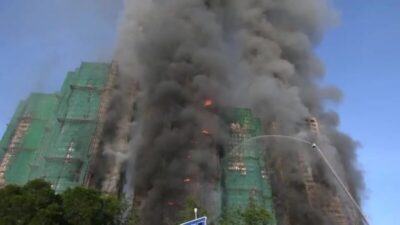 Fogo em arranha-céus de Hong Kong causa 36 mortes