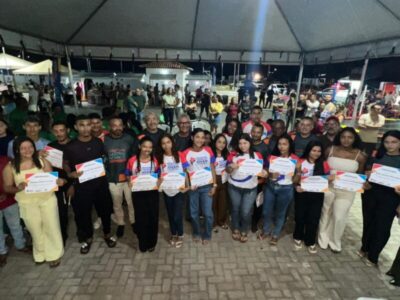 Prefeito Zé Martins entrega certificado a 47 jovens de Bequimão que estagiaram pelo Programa Trabalho Jovem