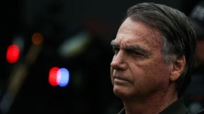Bolsonaro é preso pela Polícia Federal em Brasília