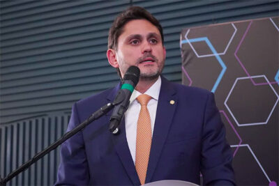 Juscelino apresenta projeto que cria Dia Nacional da Inclusão Digital