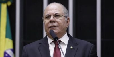 Deputado diz que decisões de Dino tem relação com sua pretensão de ser presidente do Brasil