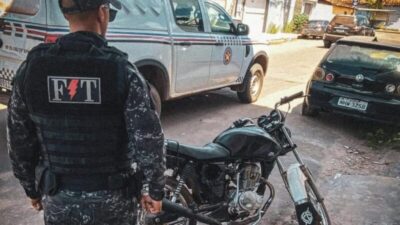 Dupla é presa após perseguição policial; moto estava adulterada