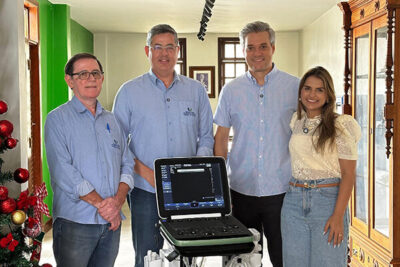 Neto Evangelista entrega ultrassom ao Hospital Aldenora Bello