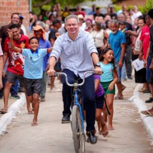 Prefeito Rafael tira famílias da lama com pavimentação em bloquetes em Timon