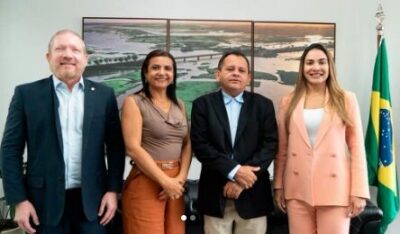 Ana Paula Lobato e Othelino Neto recebem prefeito de Parnarama-MA