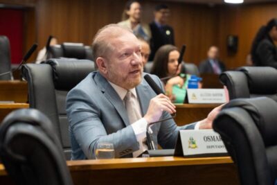 Othelino Neto reage, enquadra Yglésio e sai em defesa do PT na Assembleia Legislativa