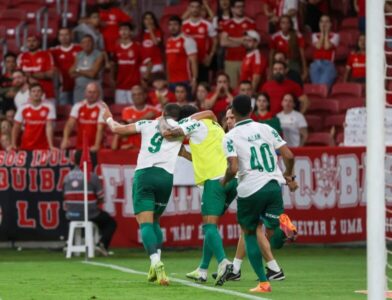 Liderança do Brasileiro é do Palmeiras, que venceu o Internacional na noite desta quinta no Beira Rio