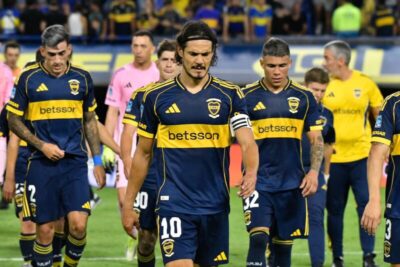 Boca e Racing empatam e Cavani é vaiado