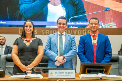 Assembleia concede Medalha ‘Terezinha Rego’ a educadores