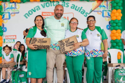 Roberto Costa entrega fardamento e material escolar em Bacabal