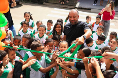 Roberto Costa entrega escola reformada em Bacabal
