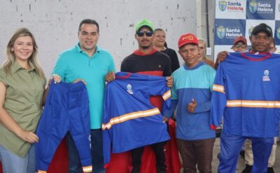 Prefeito Joãozinho Pavão entrega novos uniformes e cestas básicas a servidores da garagem e limpeza pública