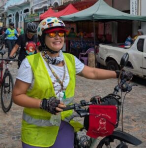 Pedalada no bairro da Liberdade incentiva uso da bicicleta entre mulheres