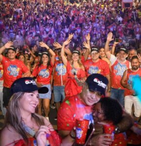 Santa Helena – Bloco Tamu Junto retorna em grande estilo e arrasta multidão na segunda-feira de Carnaval