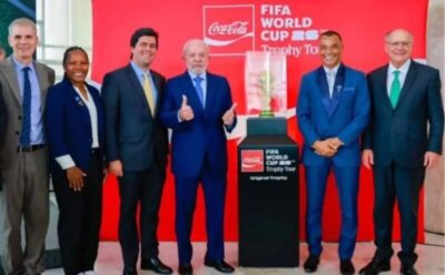 Prestigiado por Lula, Fufuca recebe taça da Copa do Mundo